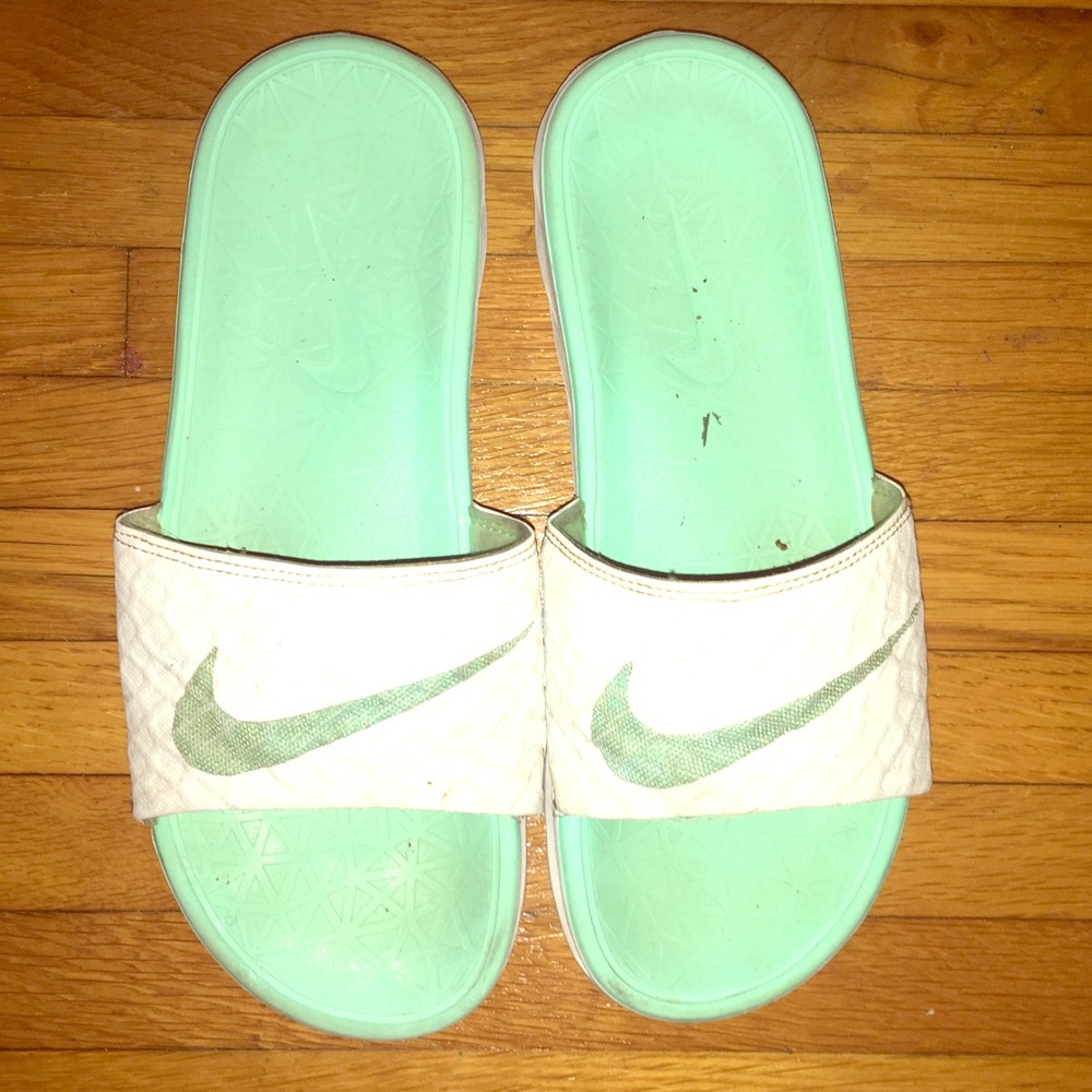 Nike Benassi Women’s slides